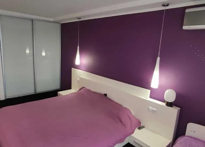 Couple\'S Apartment